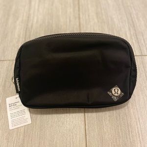 Lululemon Everywhere Belt Bag (NWT) Black